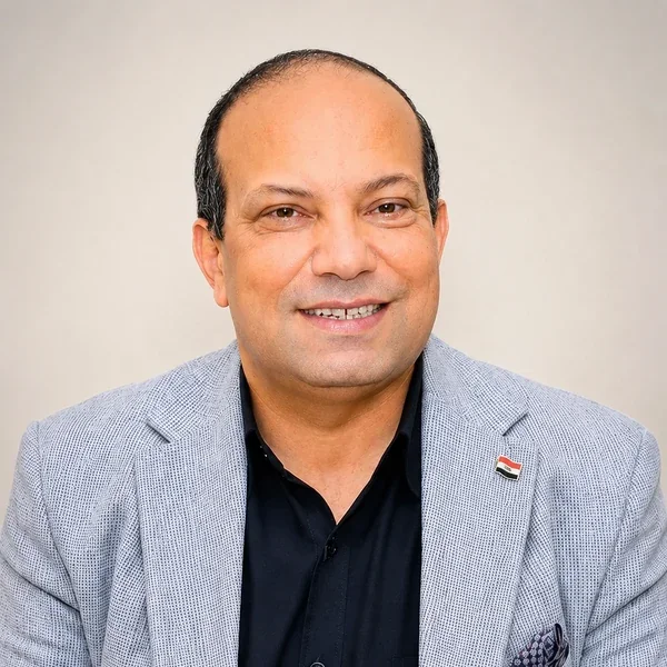 صورة أ.د/ محمود عبدالعزيز